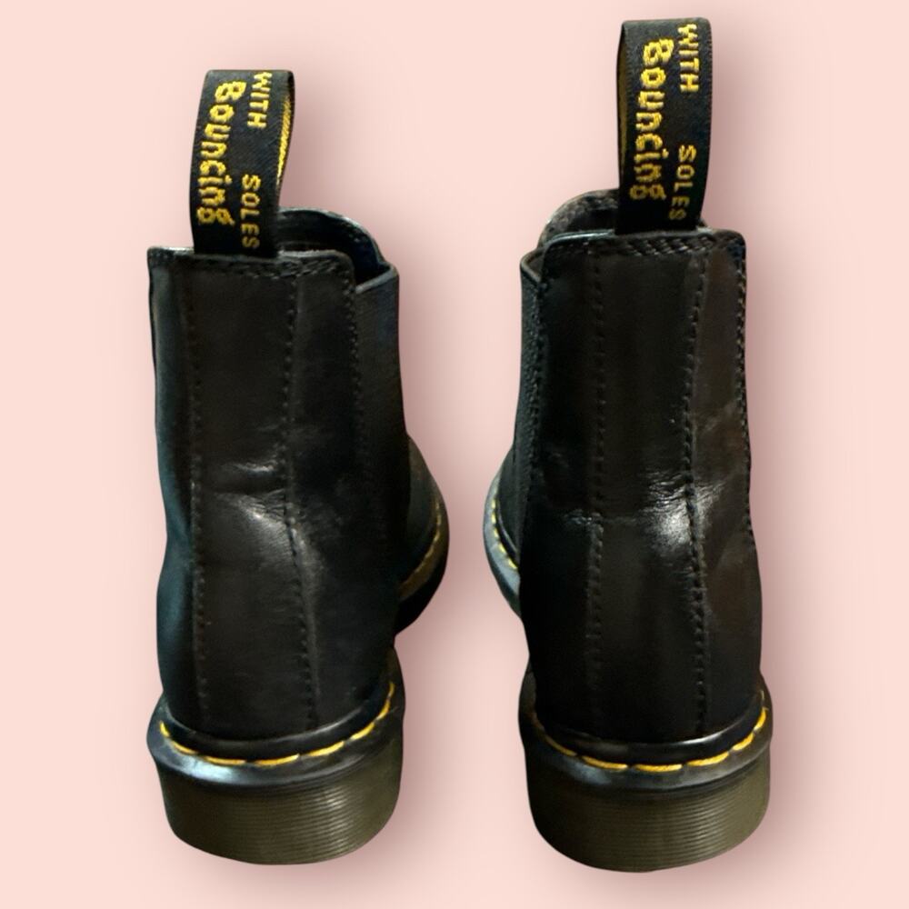 Dr Martens 2976 Yellow Stitch Black Chelsea Boots Women Sz 7 Wanama Leather Rare - Picture 3 of 5
